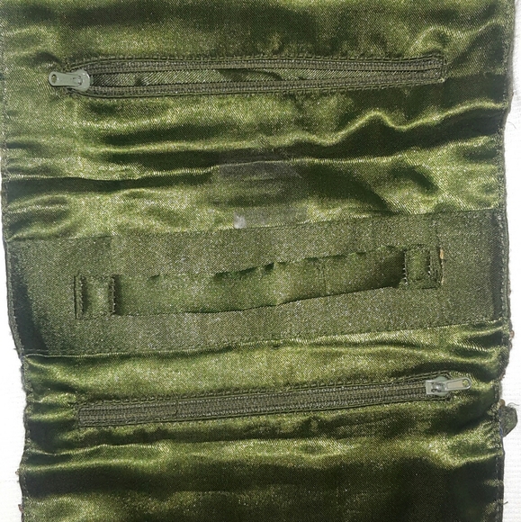 Beautiful vintage 1970s jewelry travel satchel. - Picture 3 of 4